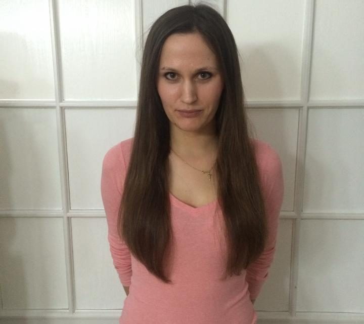 Brunette z włosami do pasa